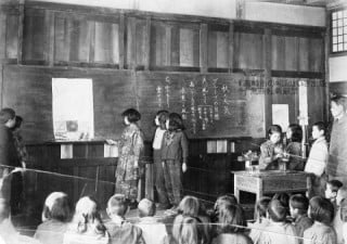 金古小学校での授業風景 〈旧群馬町・昭和20年代〉