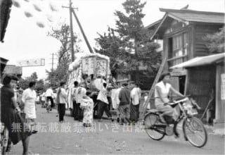 陶祖祭でにぎわう新町の通り〈旧会津本郷町・昭和30年代〉