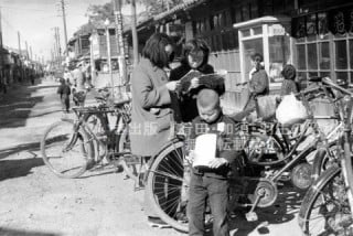 懐かしい自転車と子どもたち〈行田市・昭和28年〉