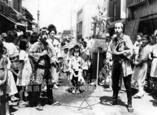 海南神社例大祭獅子番の日の出〈三浦市・昭和24年〉
