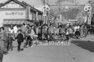 須坂駅前から末広町を望む〈昭和30年代〉 提供：須坂市立博物館