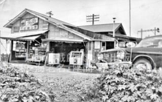 旧海老名駅前にあった三部雑貨店〈海老名市・昭和30年頃〉