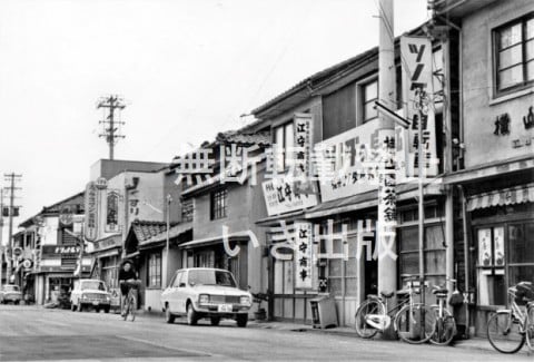 商店が建ち並ぶ乾徳通り〈福井市・昭和40年代〉