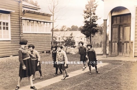 成城学園で元気に遊ぶ児童たち