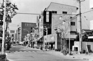 駅前通り商店街〈小川町・50年代 〉